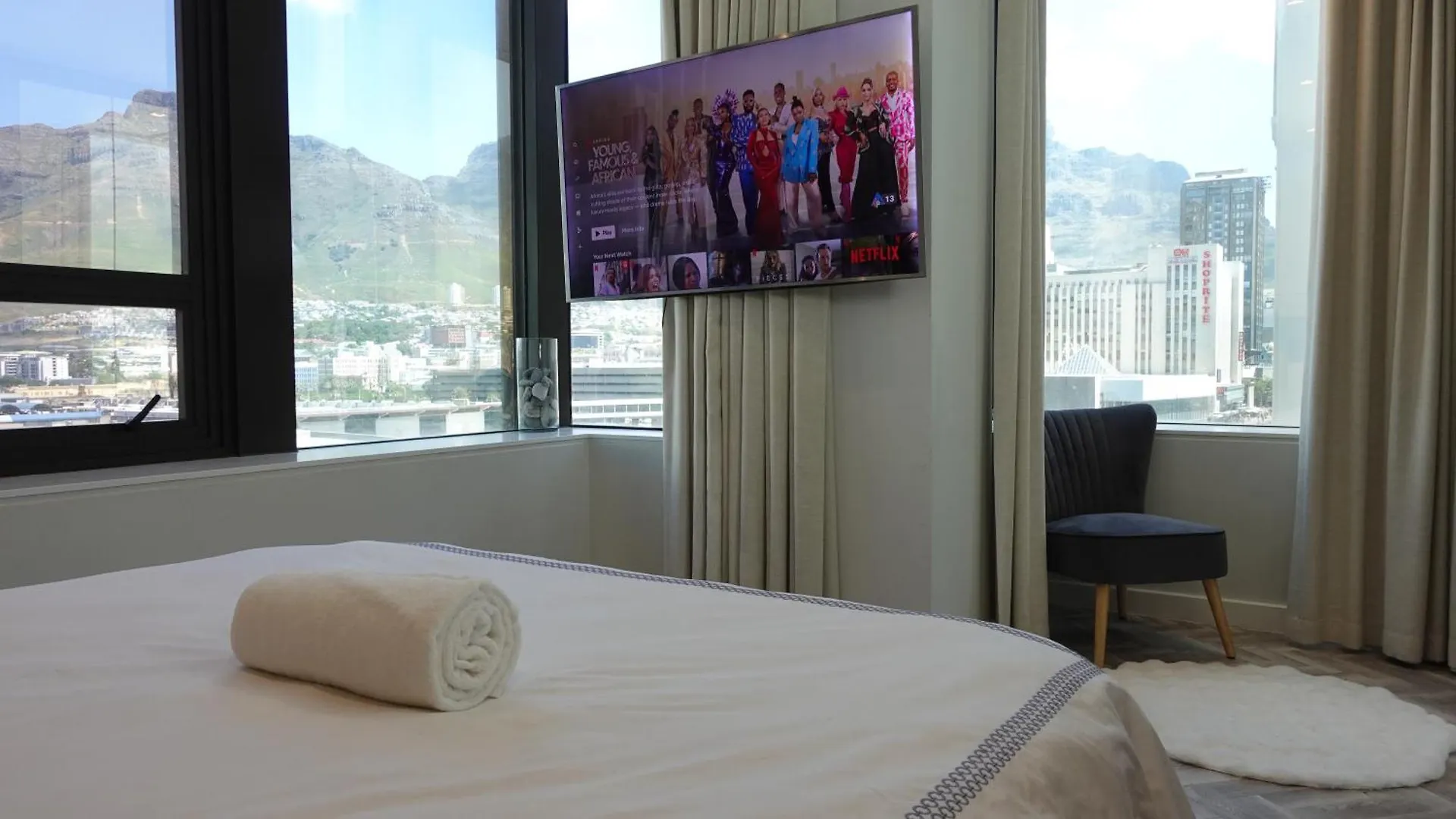 Modern 1 Bedroom At Foreshore Place Mountain Views & Walk To V&A ケープタウン 0*,