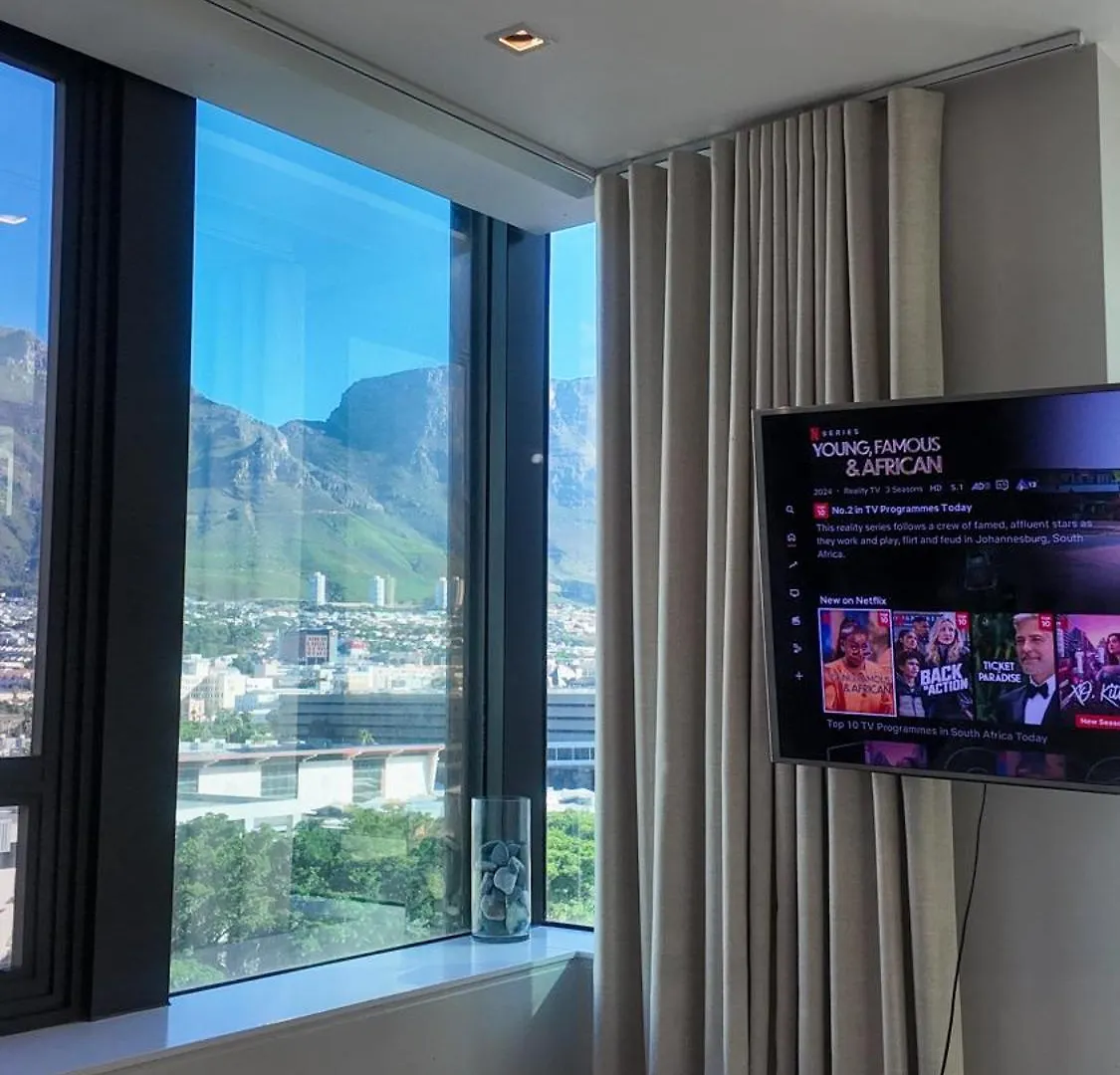 Modern 1 Bedroom At Foreshore Place Mountain Views & Walk To V&A ケープタウン 0*,  南アフリカ