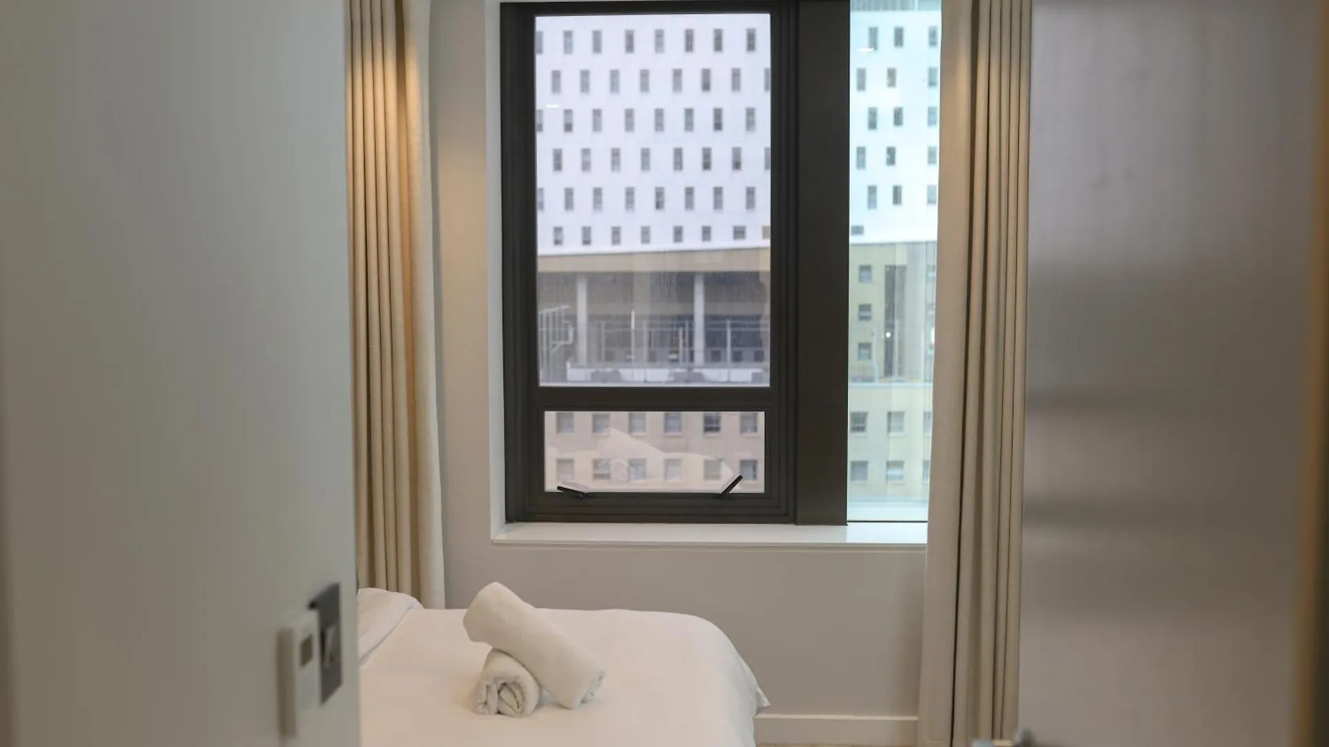 Modern 1 Bedroom At Foreshore Place Mountain Views & Walk To V&A ケープタウン