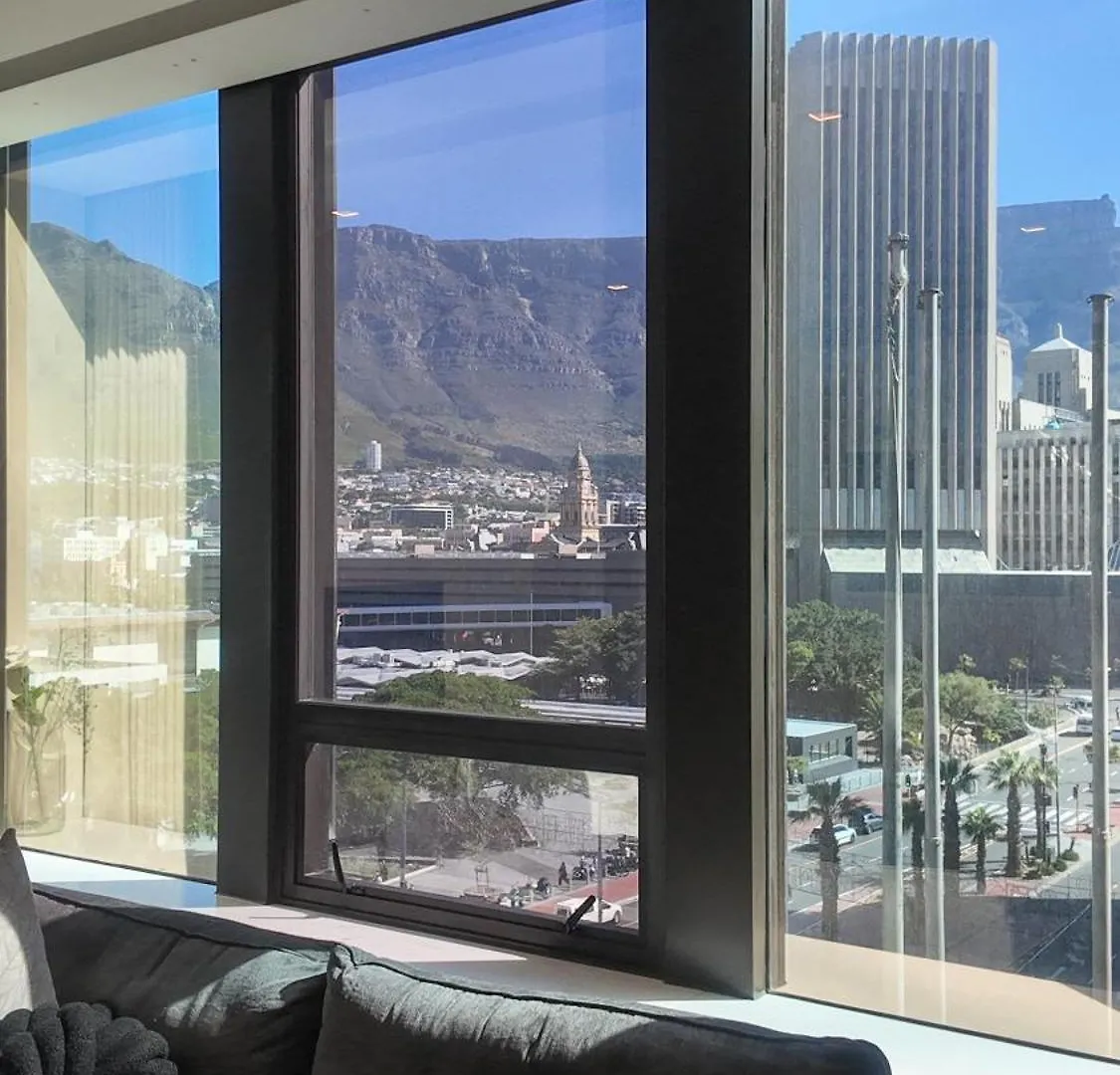 Modern 1 Bedroom At Foreshore Place Mountain Views & Walk To V&A Cape Town Apartment