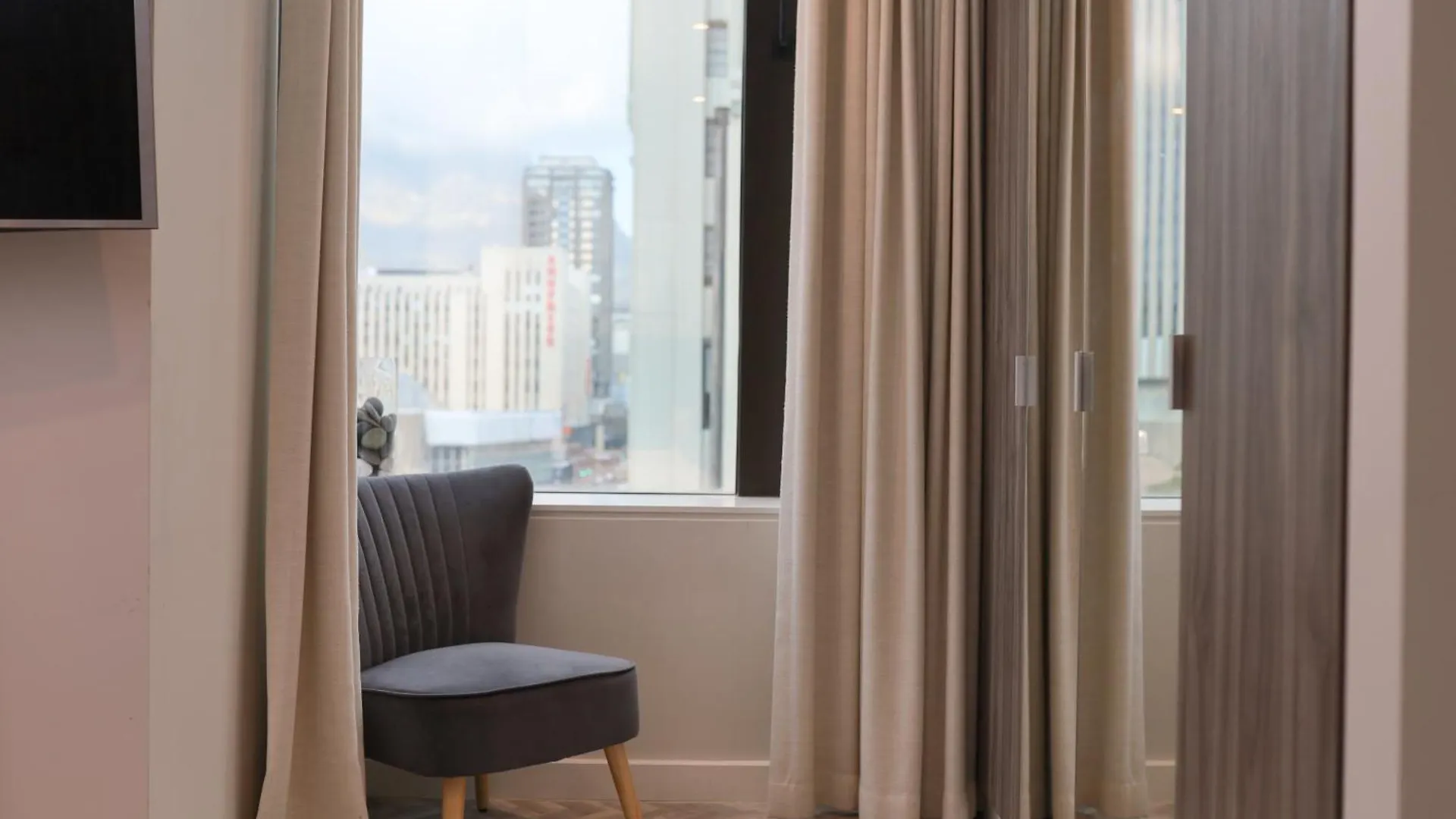 Apartment Modern 1 Bedroom At Foreshore Place Mountain Views & Walk To V&A Cape Town